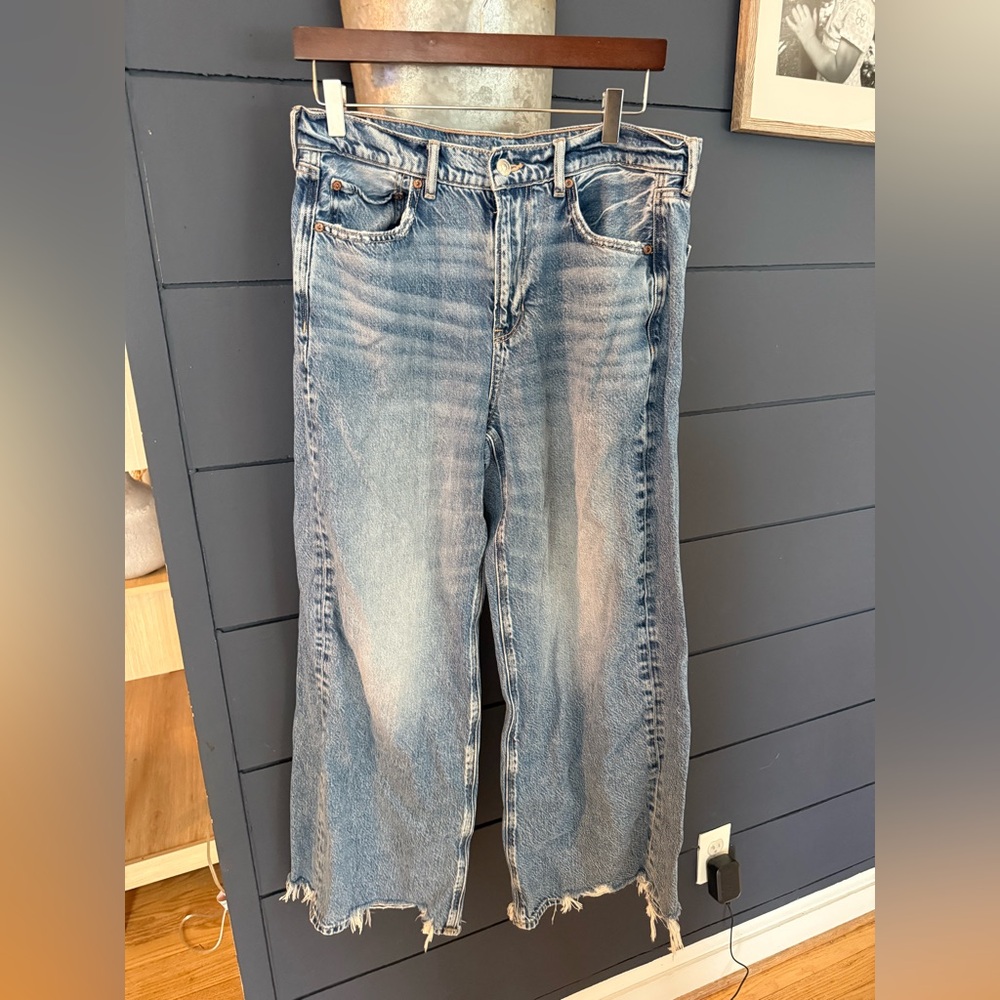 American eagle super high rise baggy wide leg jean raw hem 10 short